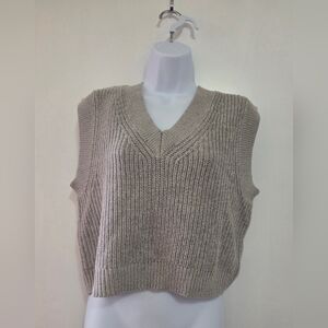 Ashley International ribbed knit sweater vest in a V-neck pullover Large